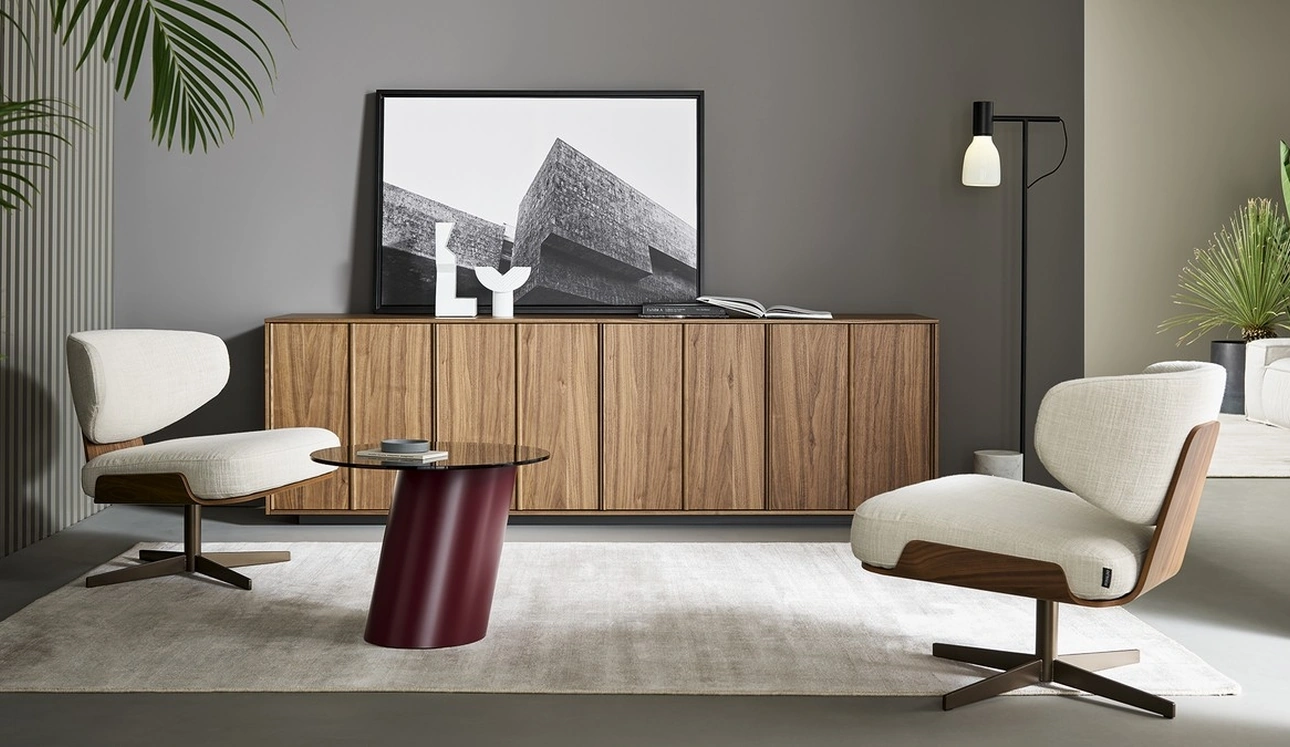 Poltrona di design Olos in tessuto e legno di Bonaldo