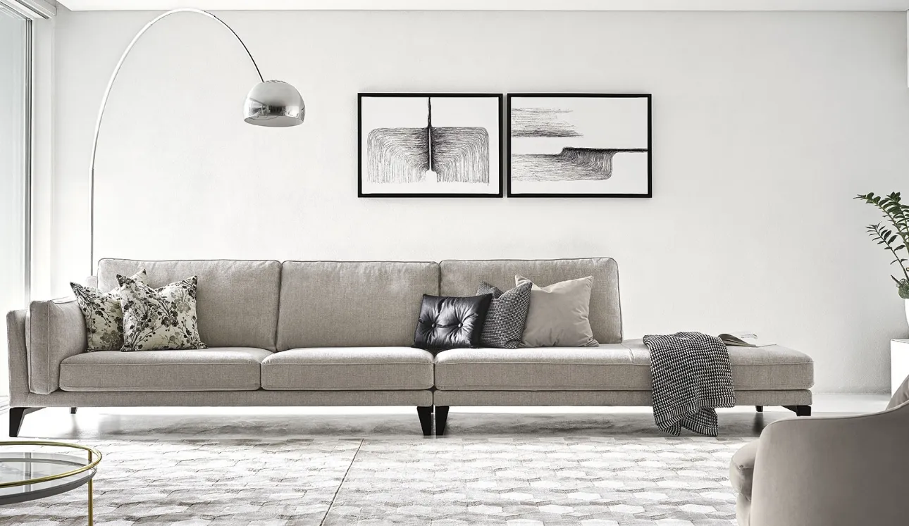 Divano accogliente rivestito in tessuto Queen di Calligaris