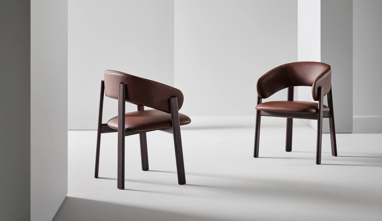 Sedia in pelle Alpha di Bonaldo