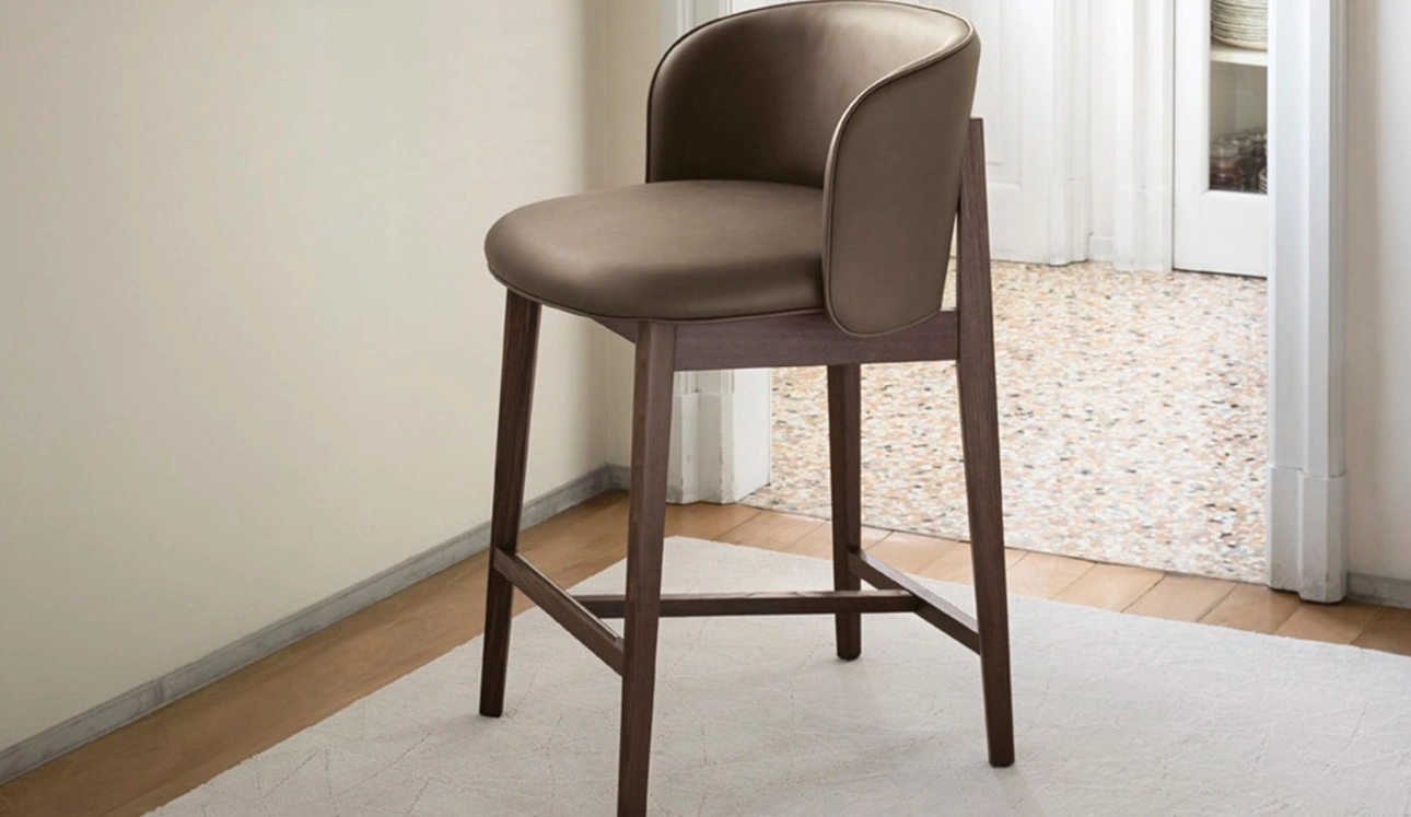 Sgabello in pelle Abrey di Calligaris