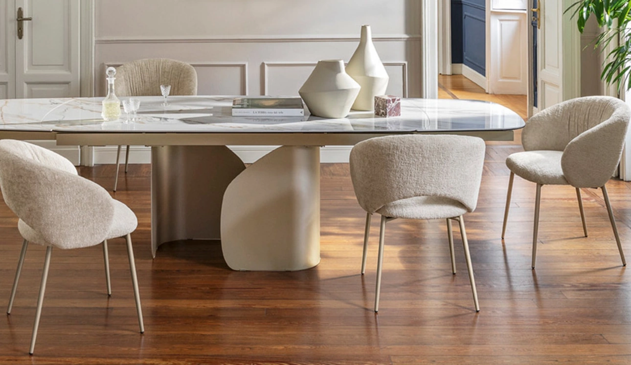 Sedia Anime in tessuto imbottito con gambe in metallo di Calligaris