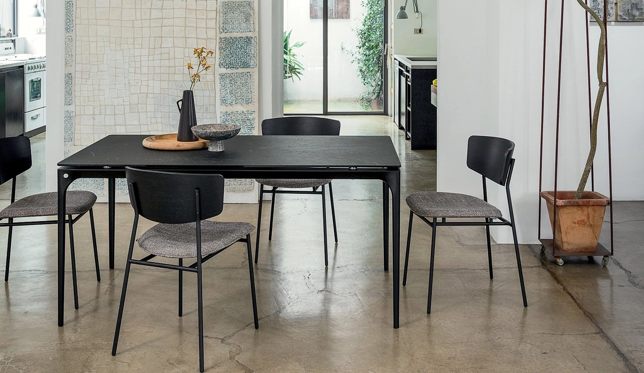 Sedia in legno con seduta imbottita Fifties di Calligaris