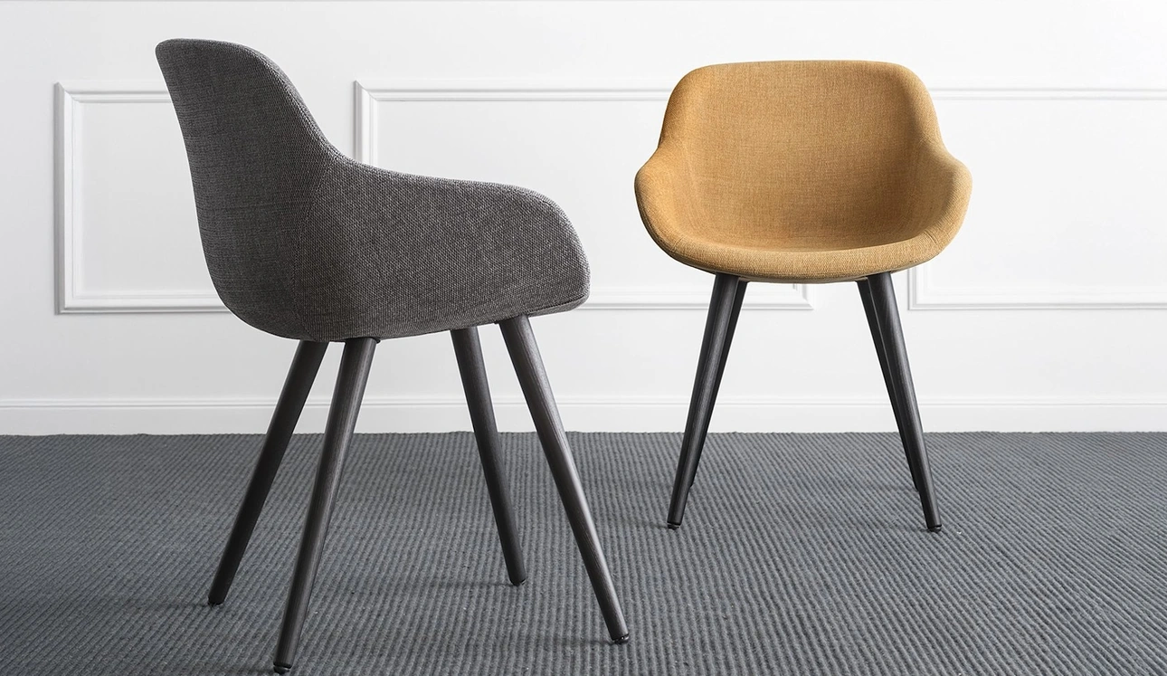 Sedia in tessuto imbottito Igloo di Calligaris