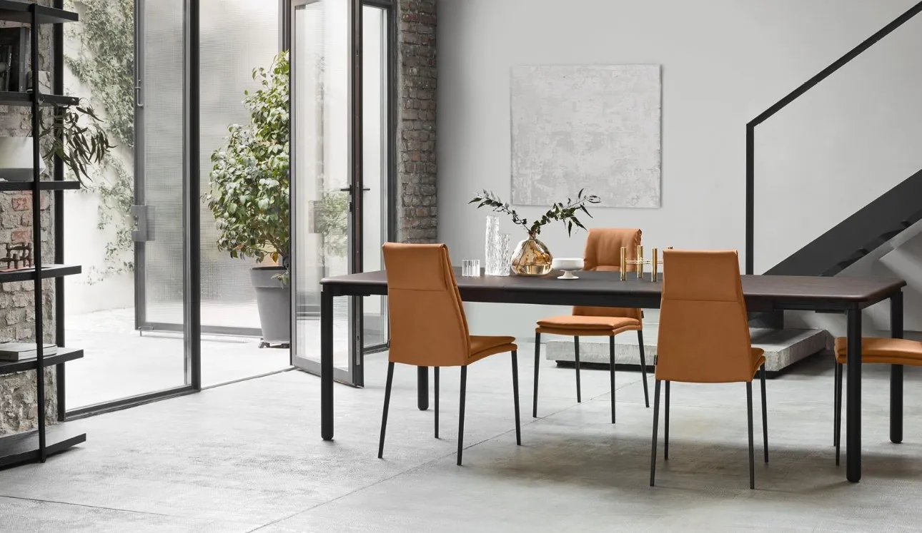 Sedia Carmen in ecopelle di Calligaris