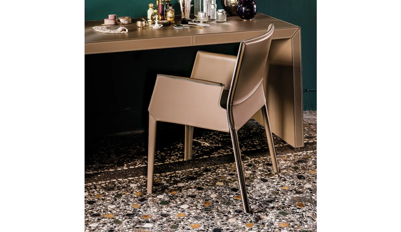 Sedia in cuoio con braccioli Margot Cattelan Italia