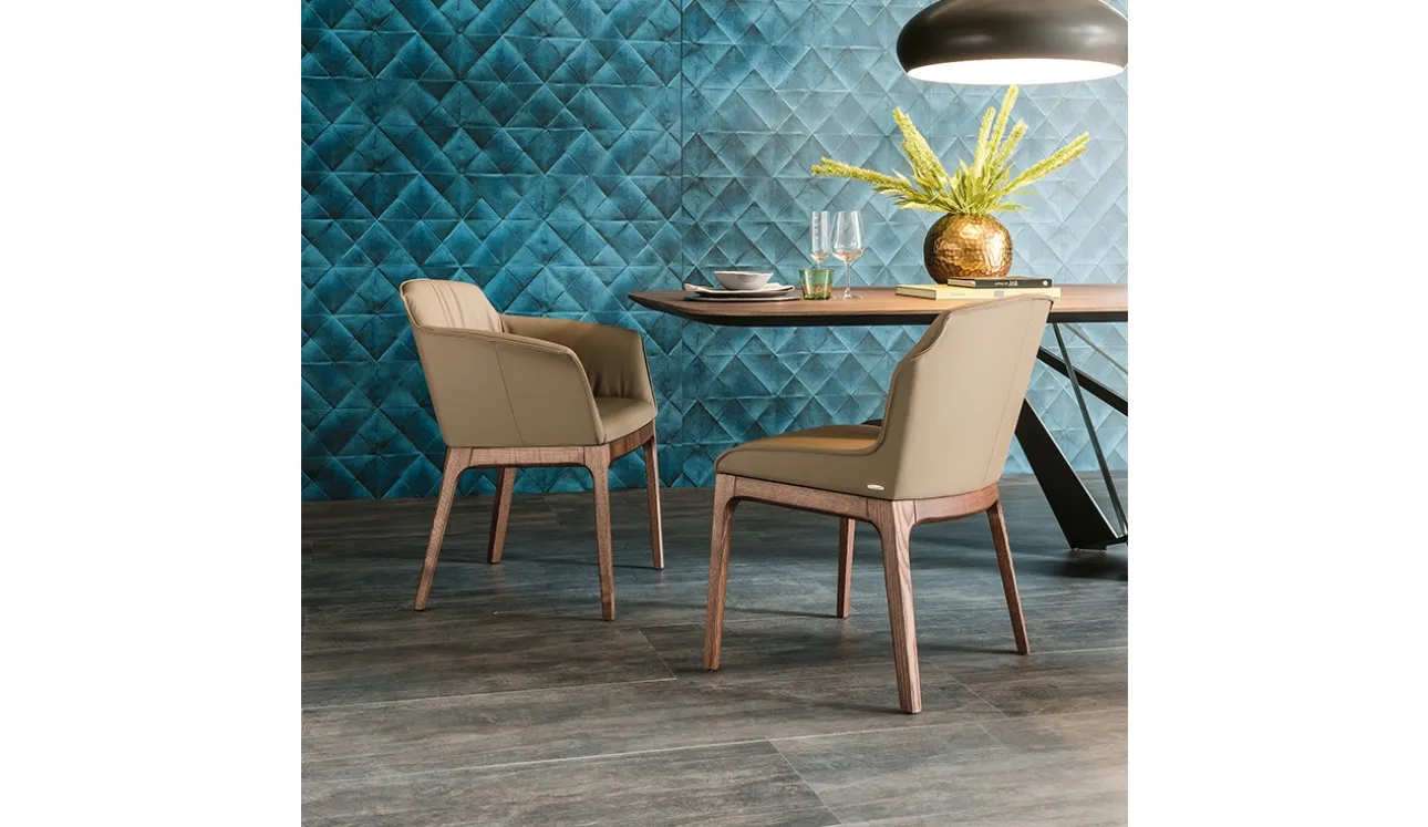 Sedia Musa in pelle con base in legno di Cattelan Italia