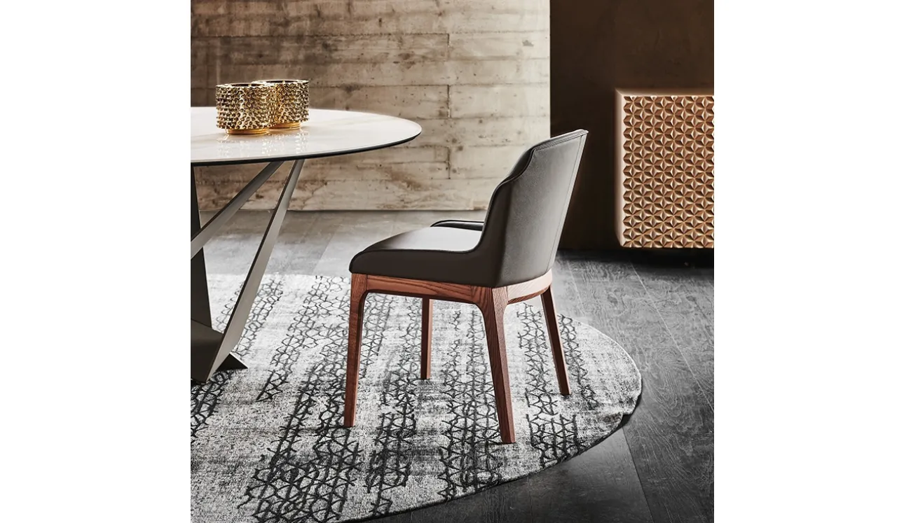 Sedia Musa in pelle con base in legno di Cattelan Italia