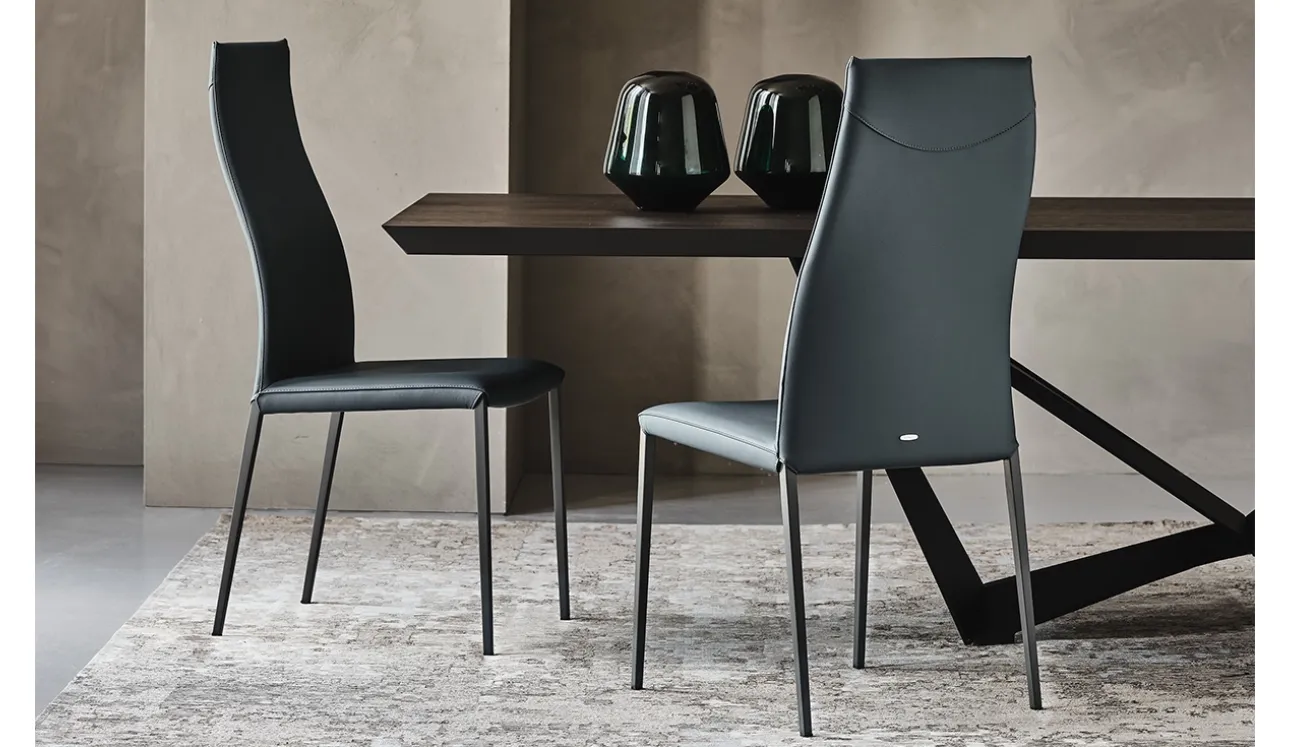 Sedia in pelle con schienale alto e struttura leggera in alluminio Norma ML di Cattelan Italia