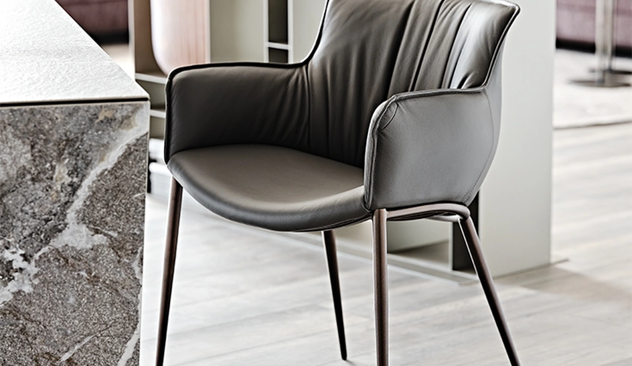 Sedia in pelle morbida imbottita Rhonda di Cattelan Italia
