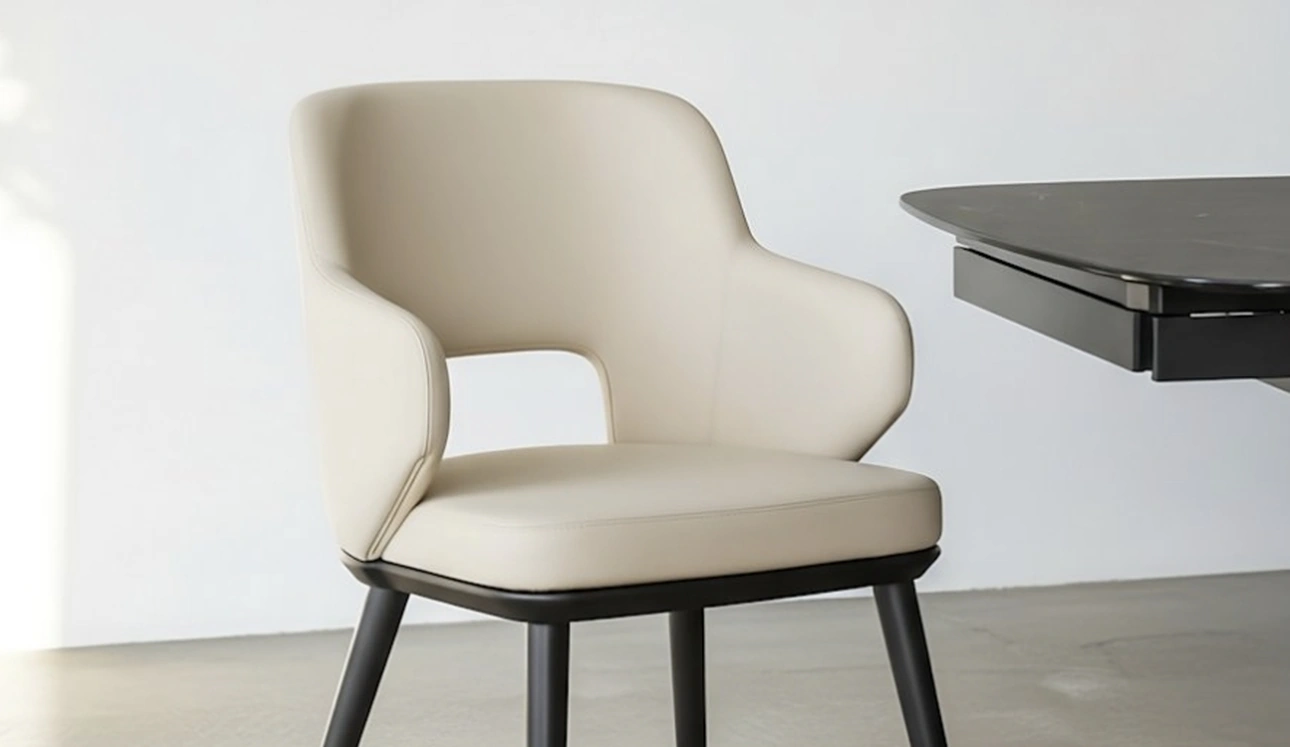 Sedia in pelle Foyer di Calligaris