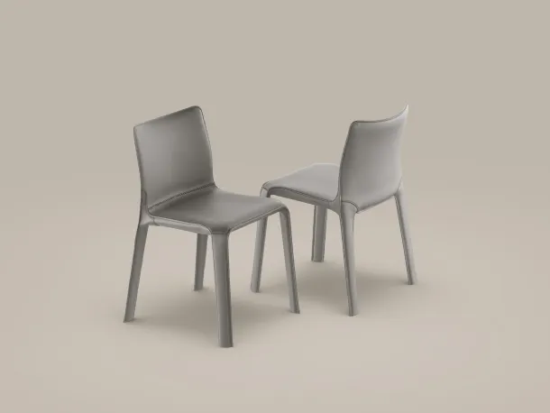 Sedia Kagura interamente rivestita in cuoio di Bonaldo
