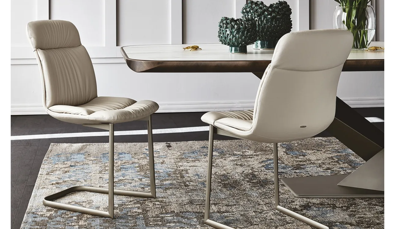 Sedia in pelle con struttura a slitta in acciaio Kelly Cantilever di Cattelan Italia