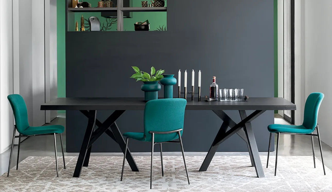 Sedia in tessuto con struttura in metallo Love di Calligaris