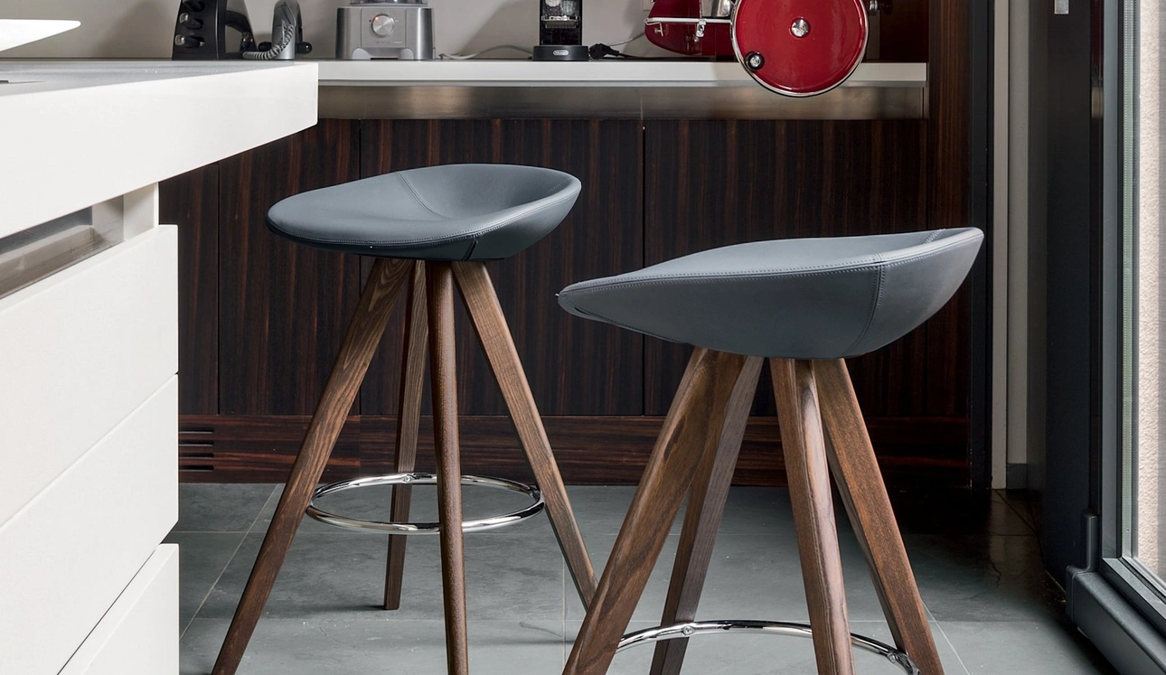 Sgabello Palm in pelle di Calligaris