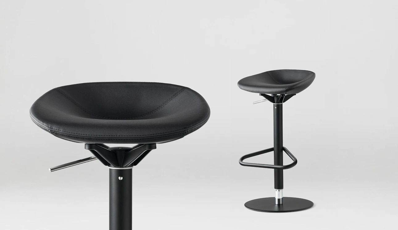 Sgabello regolabile in pelle Palm di Calligaris