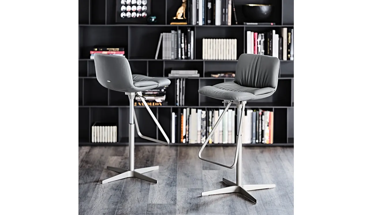 Sgabello in acciaio inox con rivestimento in pelle Axel di Cattelan Italia