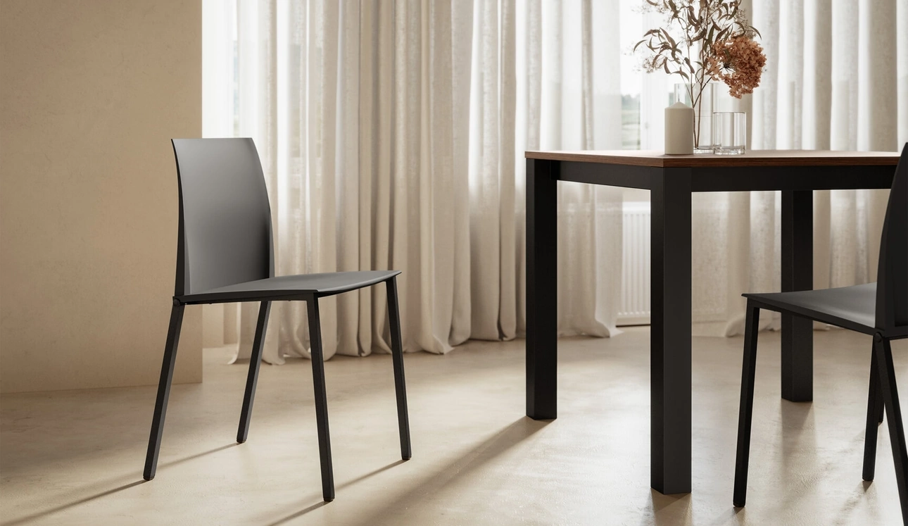 Sedia Zara con struttura in metallo verniciato e seduta in polipropilene di Arredo3