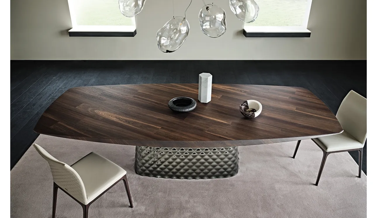 Tavolo con base in cristallo specchiato e piano in legno Atrium Wood di Cattelan Italia