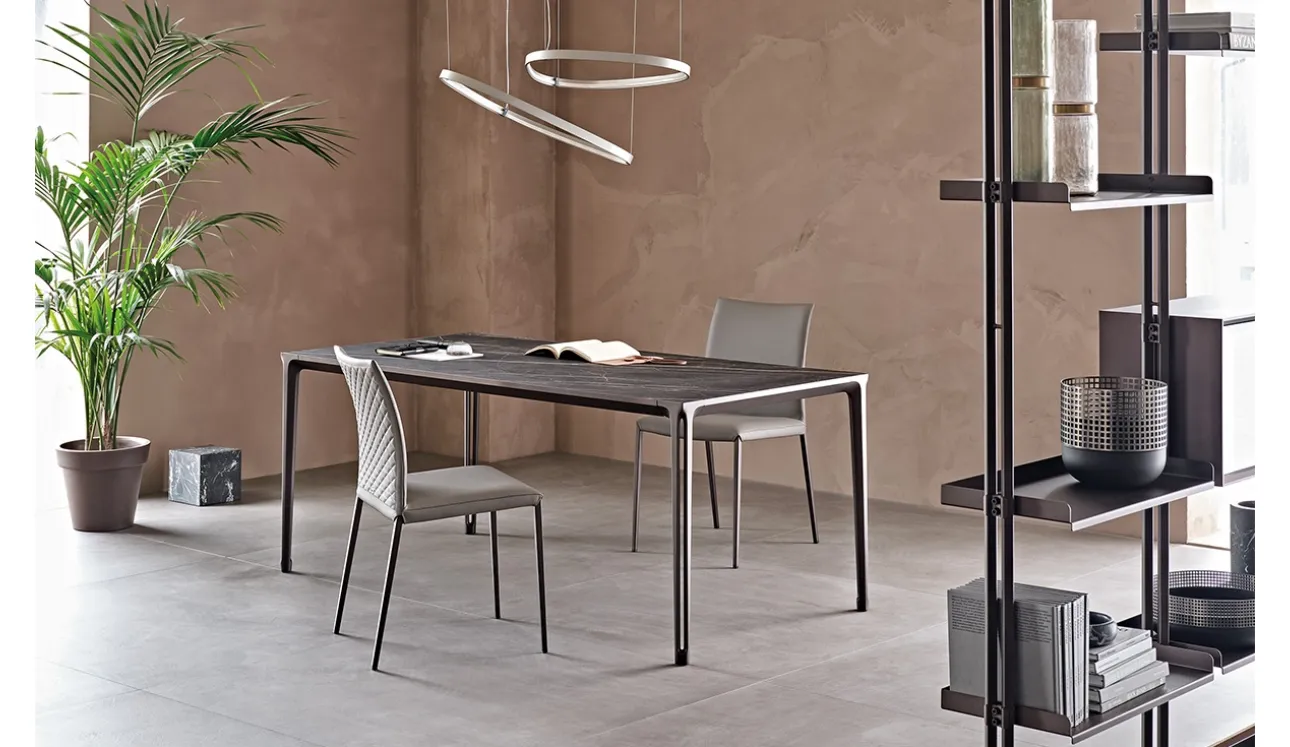 Tavolo con piano in ceramica effetto marmo Boulevard Keramik di Cattelan Italia