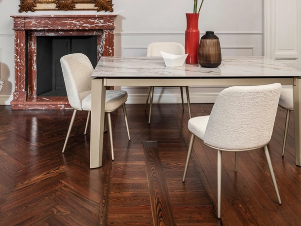 Tavolo Delta in ceramica di Calligaris