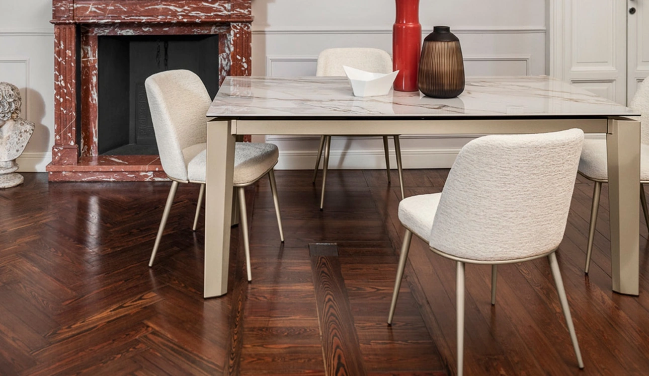 Tavolo Delta in ceramica di Calligaris