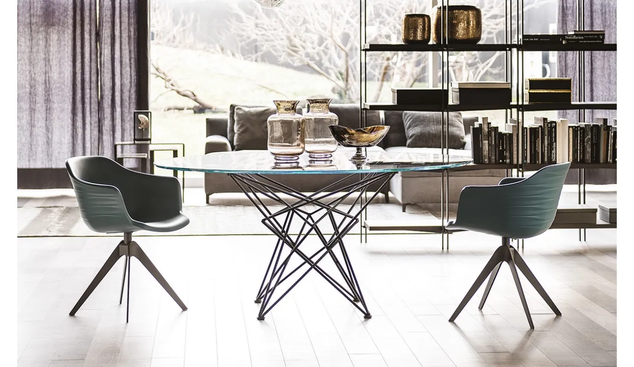 Tavolo con base in acciaio e piano in cristallo bisellato Gordon di Cattelan Italia