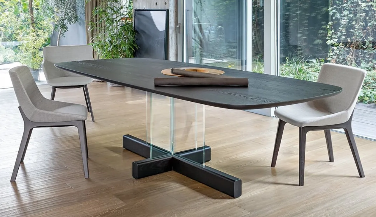 Tavolo Cross Table Glass con top in legno e base in cristallo trasparente di Bonaldo