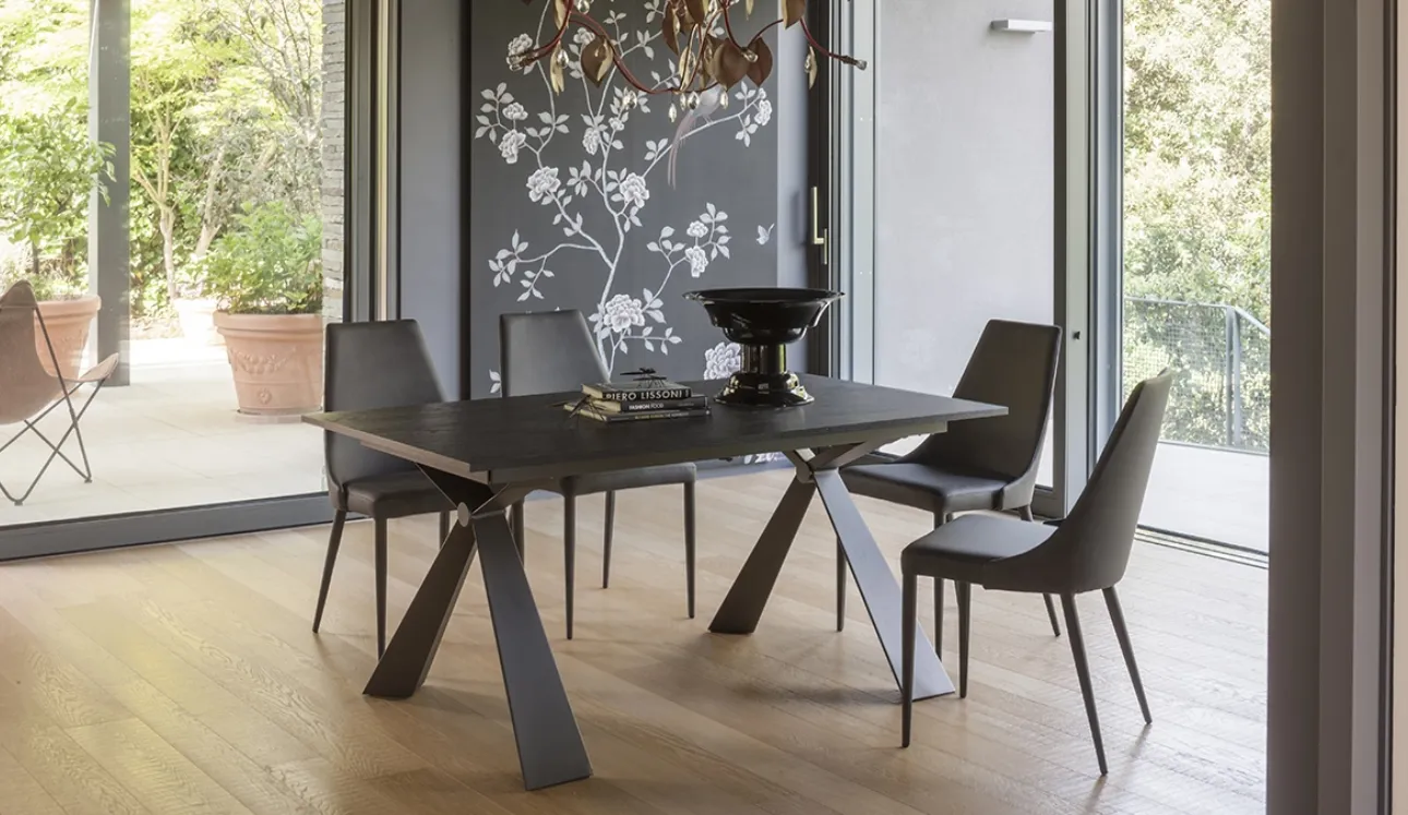 Tavolo allungabile Delta con top in nobilitato Rovere nero e struttura in metallo di Altacom