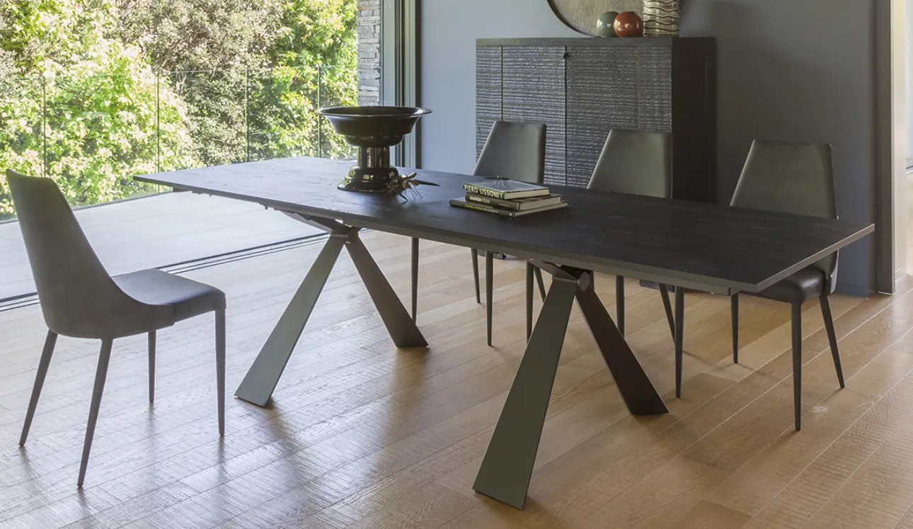 Tavolo allungabile Delta con top in nobilitato Rovere nero e struttura in metallo di Altacom