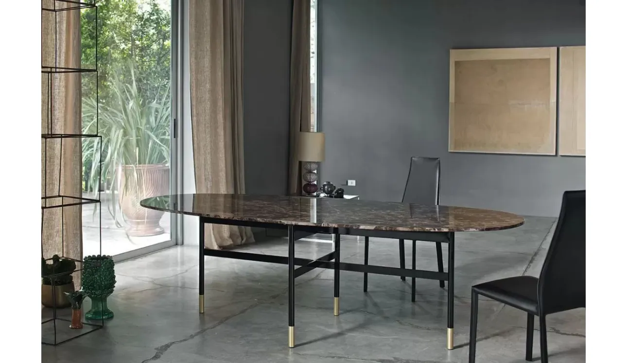 Tavolo Glamour con top in Marmo Naturale e base in acciaio laccato di Bontempi