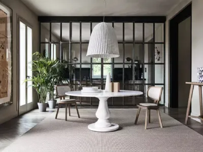 Tavolo Gray 38 in marmo bianco di Carrara e base in millgres di Gervasoni