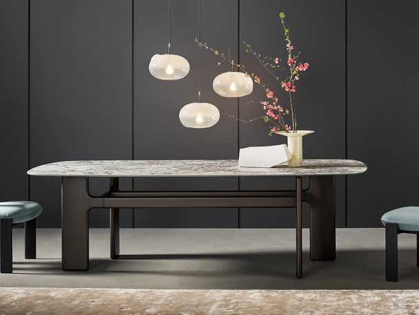 Tavolo Hippos con top in ceramica di Bonaldo
