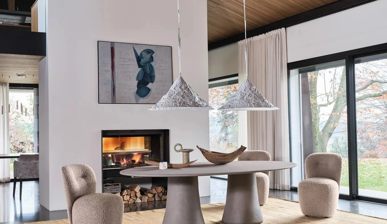 Tavolo Mae 33 in calce argilla spatolata di Gervasoni