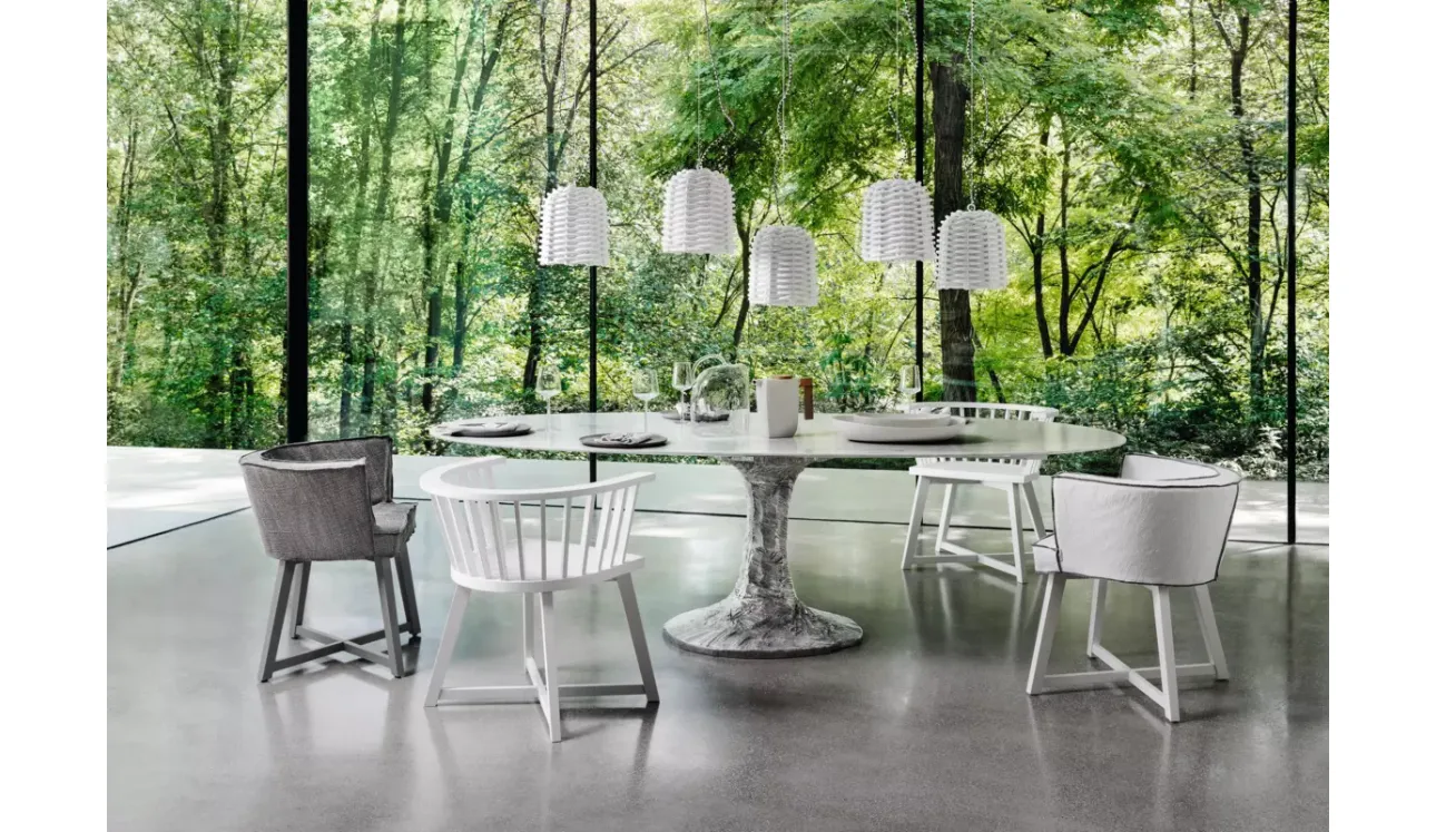 Tavolo Next 137 in marmo con base in fusione di alluminio di Gervasoni