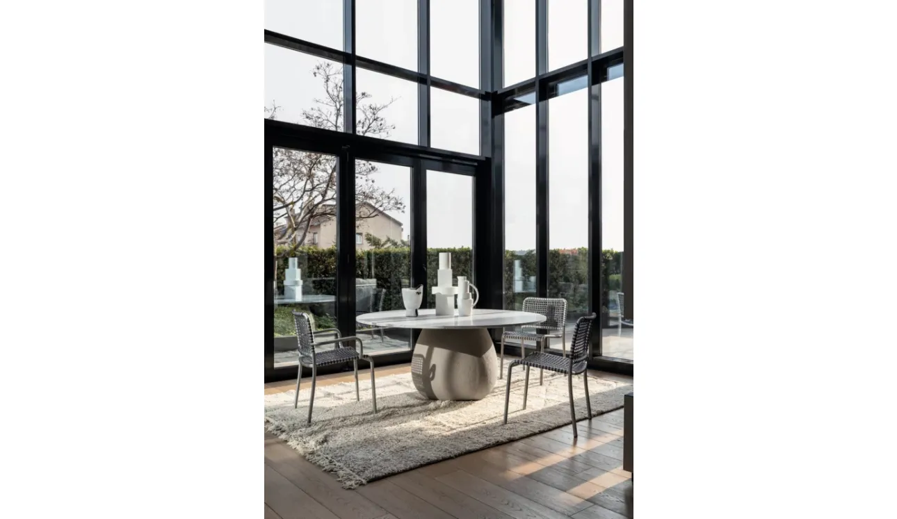 Tavolo Next 236 in marmo con base in cemento di Gervasoni