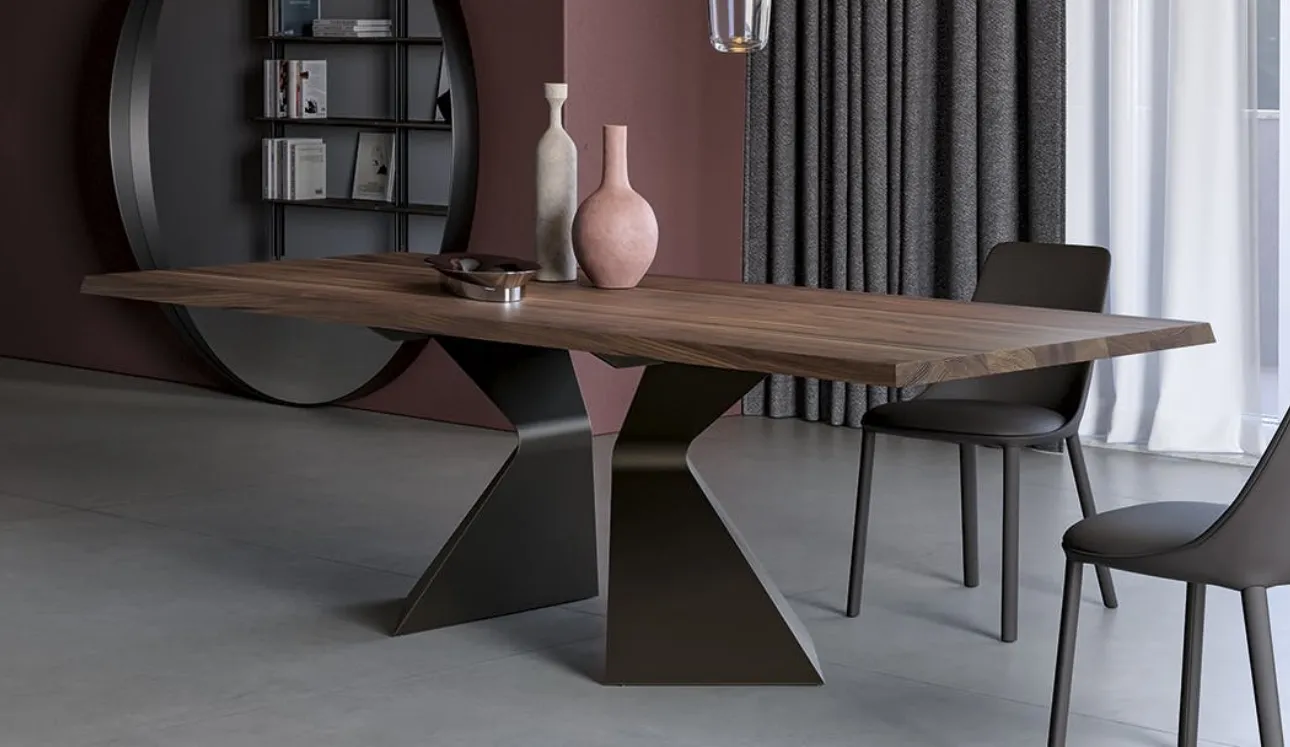 Tavolo Prora con top in legno e base in metallo di Bonaldo