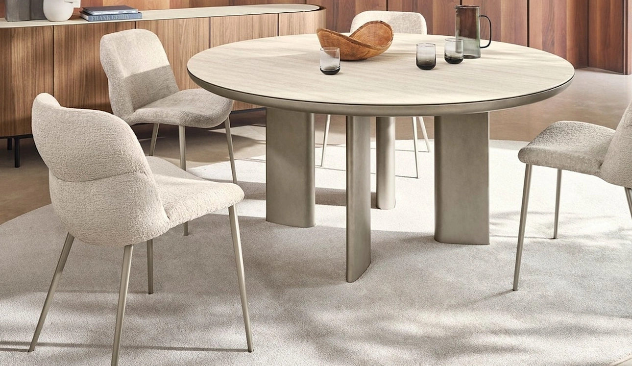 Tavolo Sandy rotondo con piano in ceramica di Calligaris