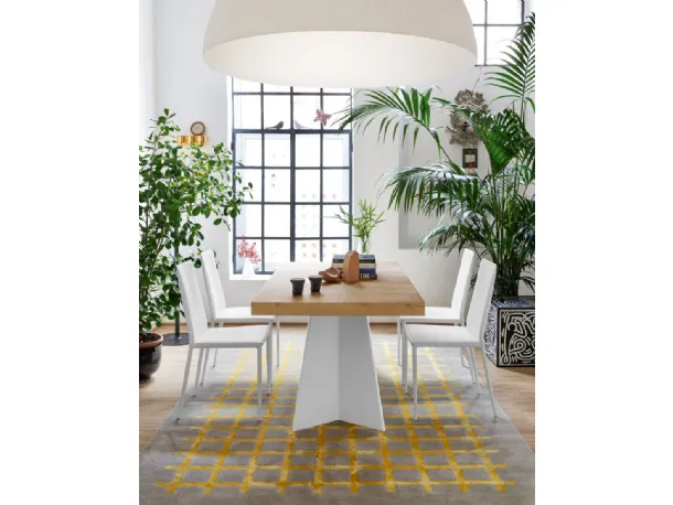 Tavolo allungabile in nobilitato rovere naturale con base in metallo bianco opaco Wings di Connubia