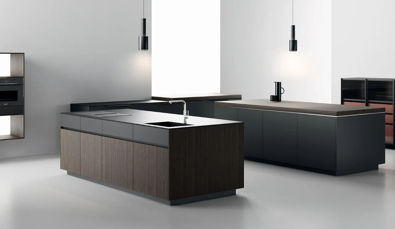 Cucina Design con penisola Sistemi 4|1|3 in rovere moro e laccato satinato di Copat Life