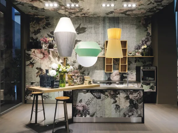 Cucina Design Cover con penisola in legno e decorazione floreale di Aran
