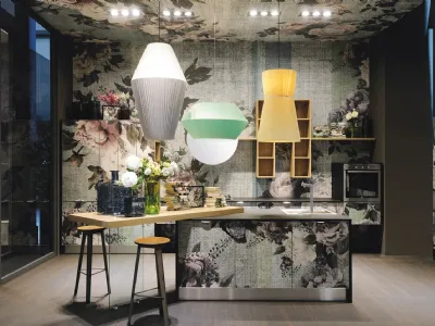 Cucina Design Cover con penisola in legno e decorazione floreale di Aran