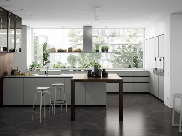 Cucina Design con isola MK1 01 in Fenix , rovere e vetro bronzato di Nova Cucina