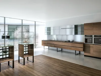 Cucina Design lineare Sipario in Noce Canaletto chiaro con venatura orizzontale di Aran