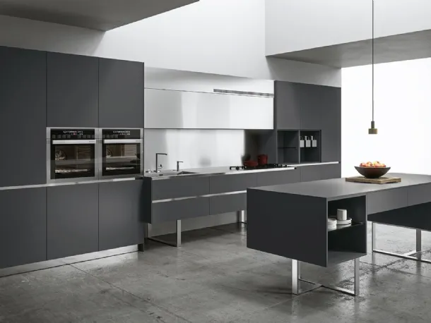 Cucina Design con isola Sipario in Fenix Grigio Bromo di Aran