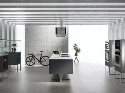 Cucina Design con isola Sipario in Fenix Grigio Bromo con top in laminam Calacatta di Aran