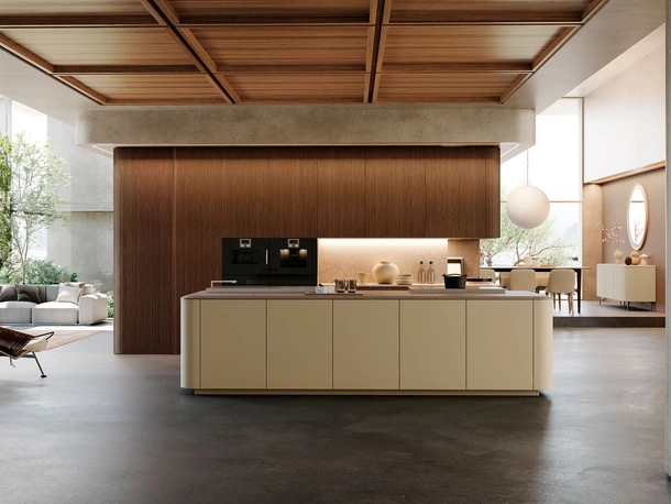 Cucina Design con isola Sistema 2-2_10 in rovere camoscio e laccato opaco di Nova Cucina