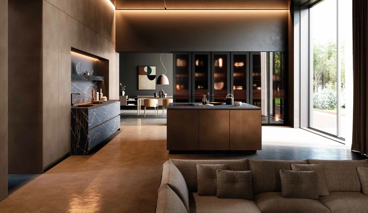 Cucina Design con isola Sistema 2-2 Fly_4 in laccato metallo bronzo e dekton di Nova Cucina