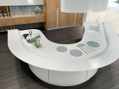 Cucina Design a isola semicircolare Volare in laccato Bianco lucido e Rovere nodato di Aran