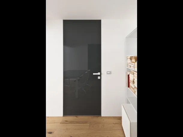 Porta per interni a Filomuro Next in vetro con telaio in alluminio di Albed