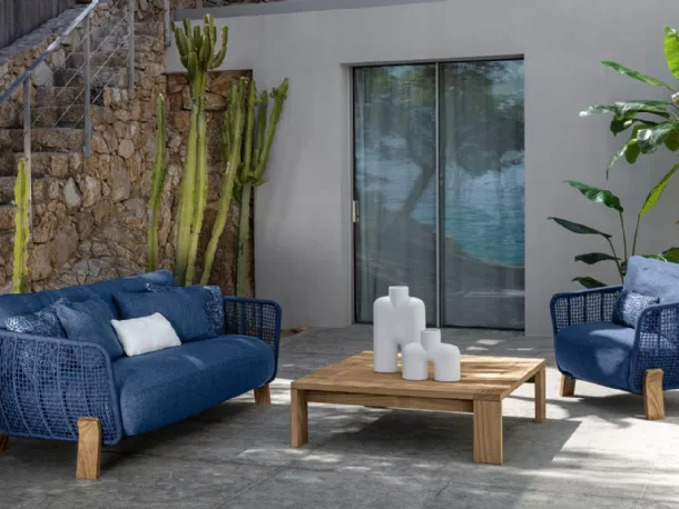 Divano in tessuto con schienale e braccioli realizzati con un intreccio di corde sintetiche con piedini in legno curvati Argo Wood Love Seat di Talenti